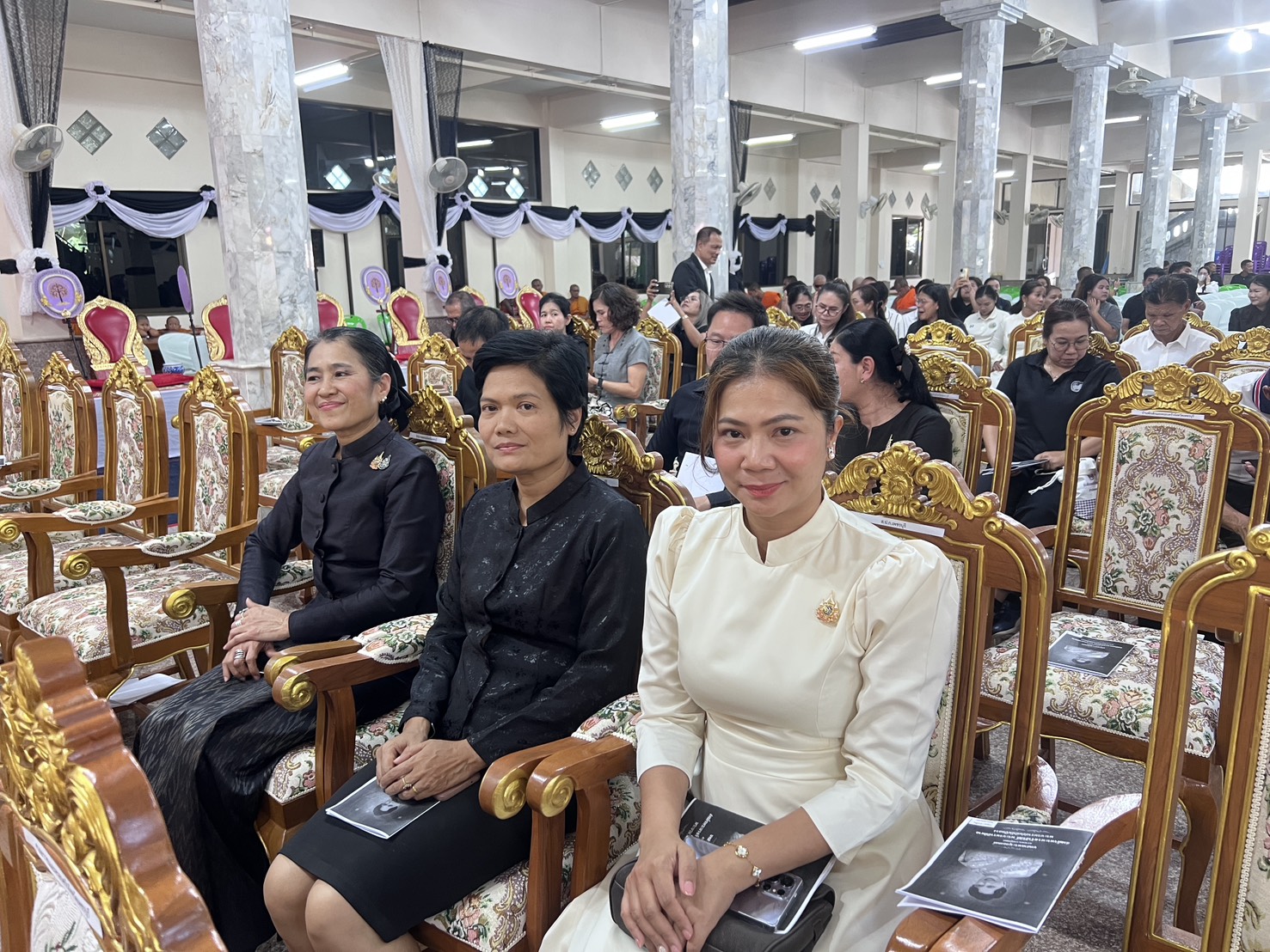 title - ปฏิรูปที่ดินจังหวัดเพชรบุรี พร้อมด้วย เจ้าหน้าที่ ส.ป.ก.เพชรบุรี ร่วมพิธีสวดพระพุทธมนต์และเจริญจิตภาวนาอุทิศถวายแด่ สมเด็จพระนางเจ้าสิริกิติ์ พระบรมราชินีนาถ พระบรมราชชนนีพันปีหลวง